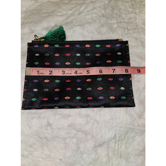 J Crew Make Up Bag Black with Lip Design Pattern & Tassle - Picture 6 of 6